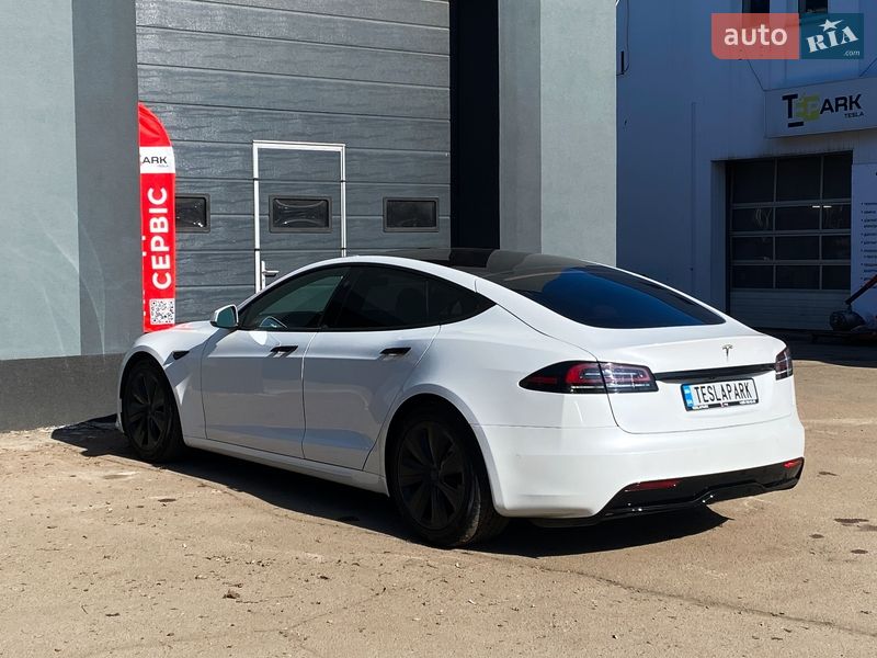 Лифтбек Tesla Model S 2022 в Киеве