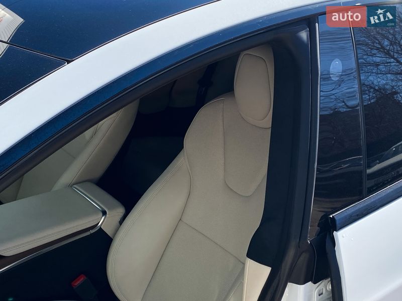 Лифтбек Tesla Model S 2022 в Киеве
