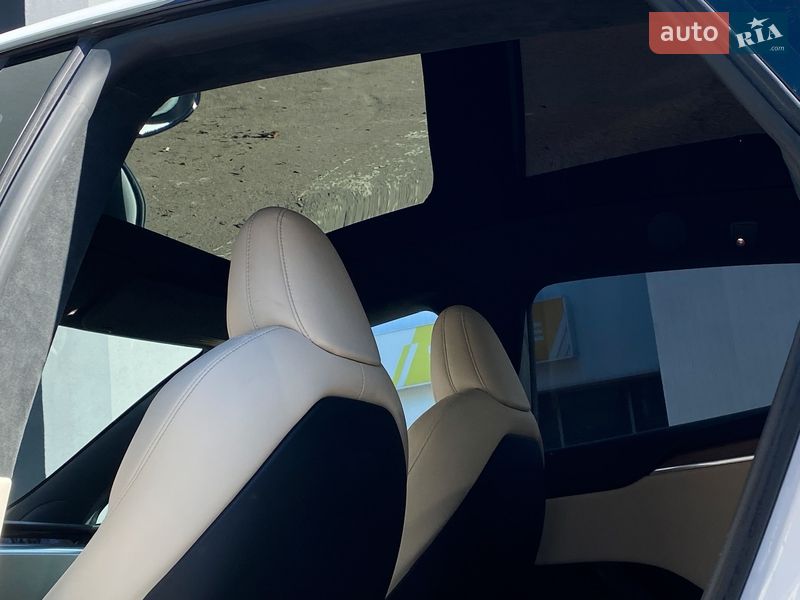 Лифтбек Tesla Model S 2022 в Киеве