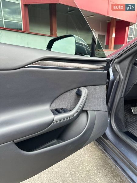 Лифтбек Tesla Model S 2022 в Киеве