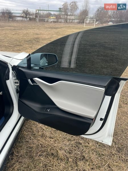 Лифтбек Tesla Model S 2015 в Черкассах