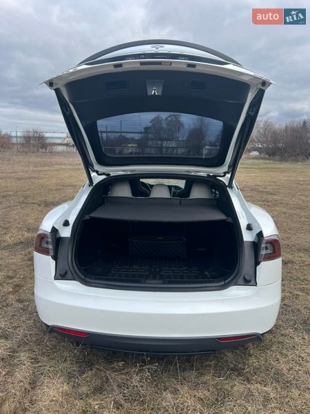 Лифтбек Tesla Model S 2015 в Черкассах