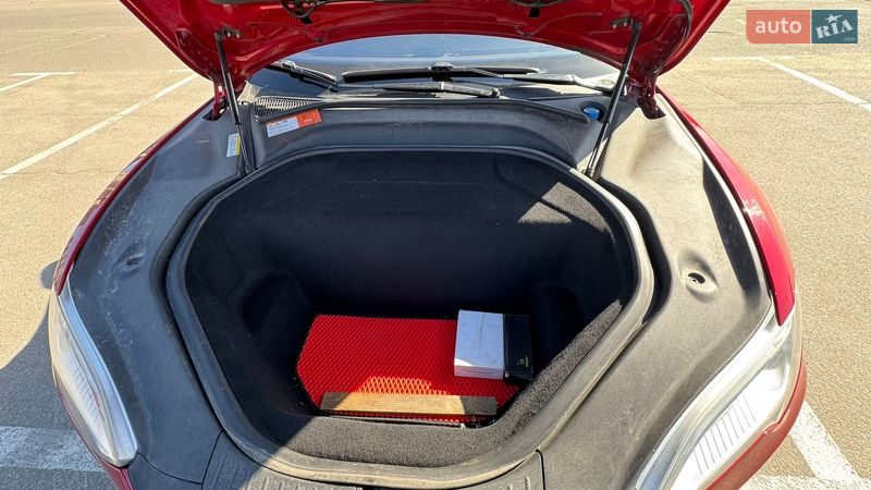 Ліфтбек Tesla Model S 2015 в Києві
