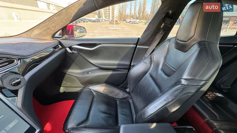 Ліфтбек Tesla Model S 2015 в Києві
