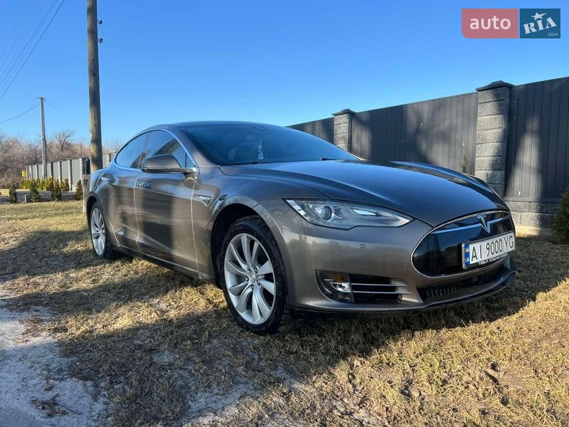 Лифтбек Tesla Model S 2015 в Броварах
