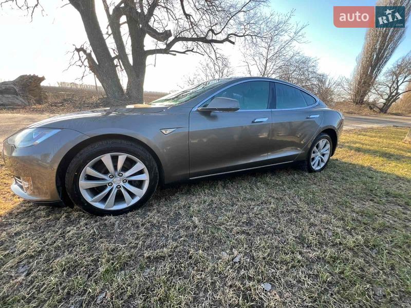 Лифтбек Tesla Model S 2015 в Броварах