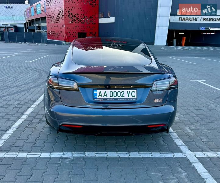 Лифтбек Tesla Model S 2023 в Киеве