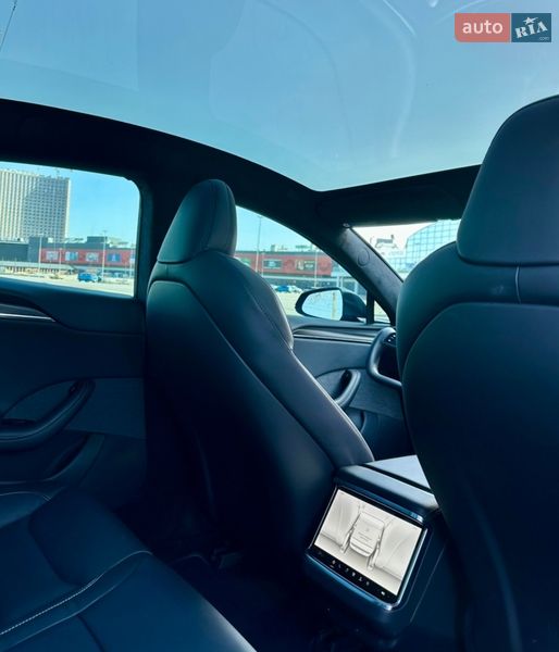 Лифтбек Tesla Model S 2023 в Киеве