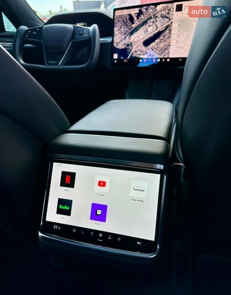 Лифтбек Tesla Model S 2023 в Киеве