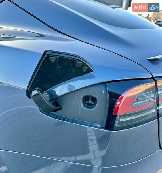 Лифтбек Tesla Model S 2023 в Киеве