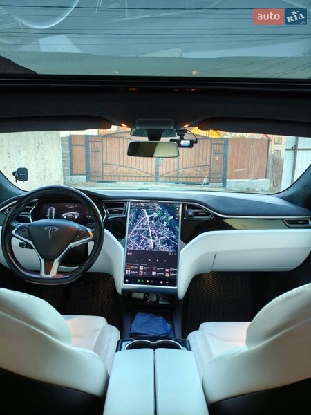 Лифтбек Tesla Model S 2017 в Житомире фото 2 Лифтбек Tesla Model S 2017 в Житомире