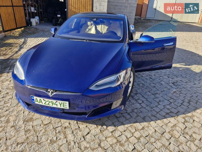 Tesla Model S 2016