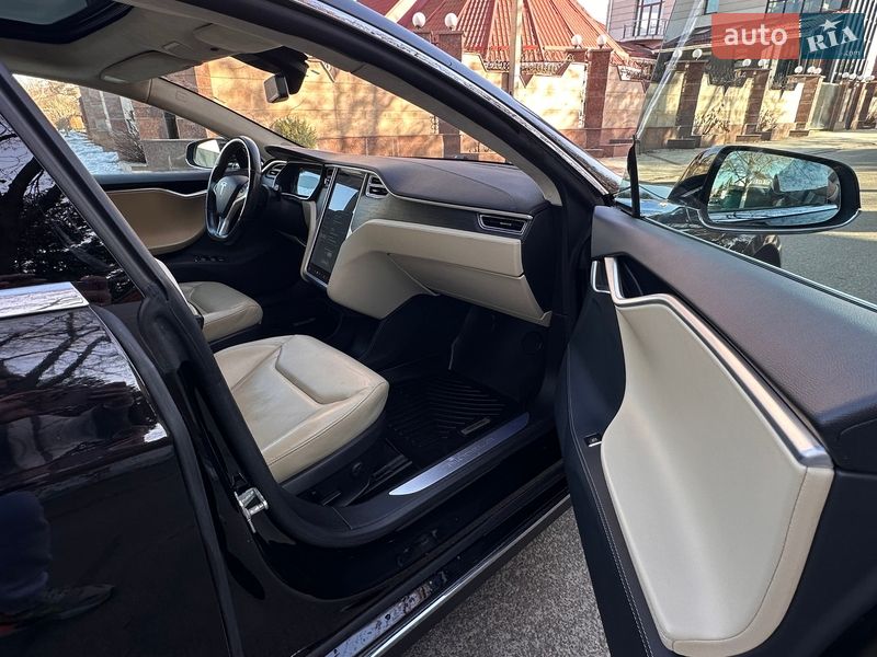 Лифтбек Tesla Model S 2015 в Киеве фото 39 Лифтбек Tesla Model S 2015 в Киеве