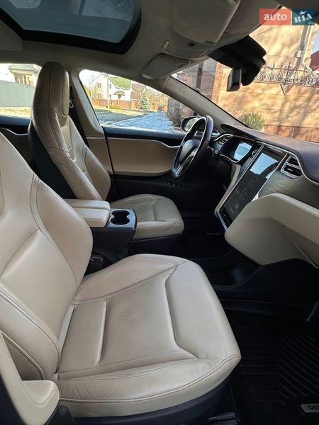 Лифтбек Tesla Model S 2015 в Киеве фото 30 Лифтбек Tesla Model S 2015 в Киеве