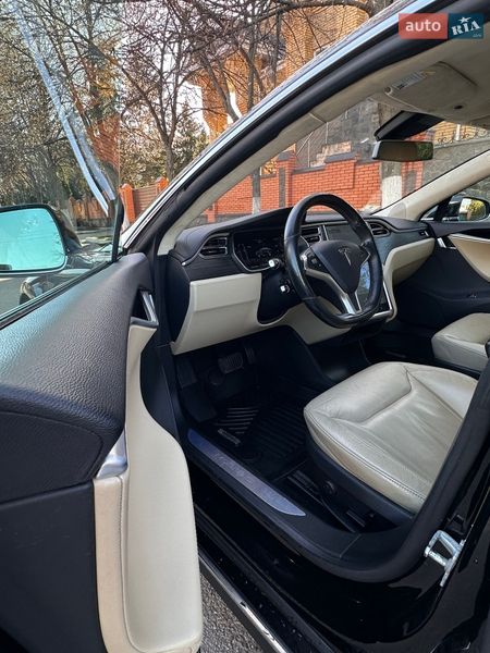 Лифтбек Tesla Model S 2015 в Киеве фото 33 Лифтбек Tesla Model S 2015 в Киеве