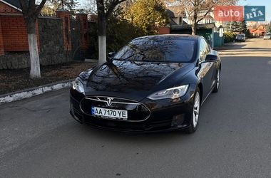 Лифтбек Tesla Model S 2015 в Киеве