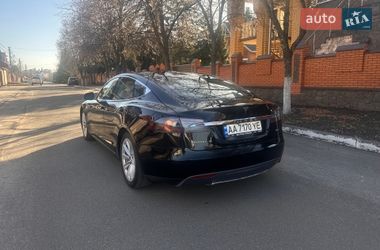 Лифтбек Tesla Model S 2015 в Киеве