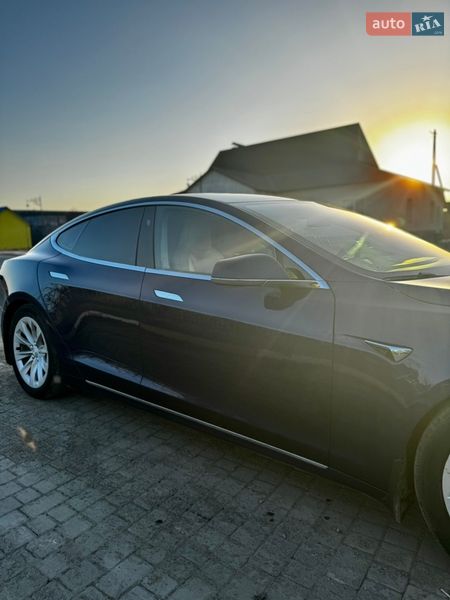 Ліфтбек Tesla Model S 2016 в Вінниці