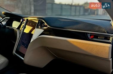 Лифтбек Tesla Model S 2016 в Виннице