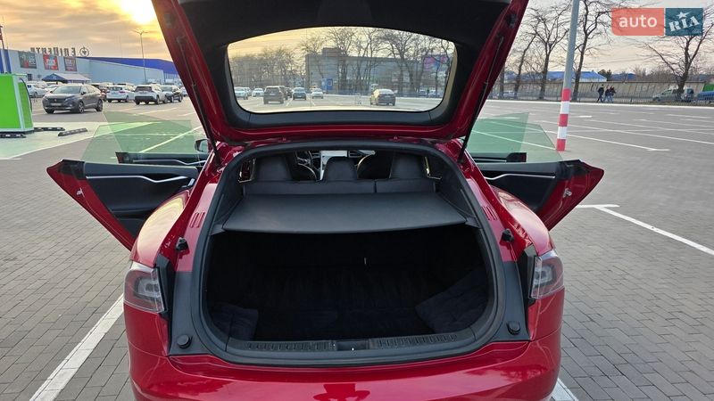 Лифтбек Tesla Model S 2017 в Одессе