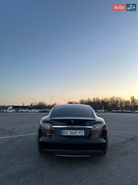 Лифтбек Tesla Model S 2014 в Львове