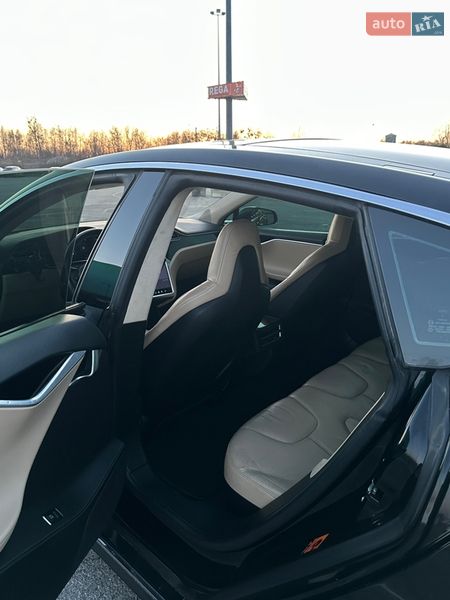 Лифтбек Tesla Model S 2014 в Львове