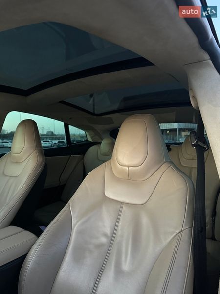 Лифтбек Tesla Model S 2014 в Львове