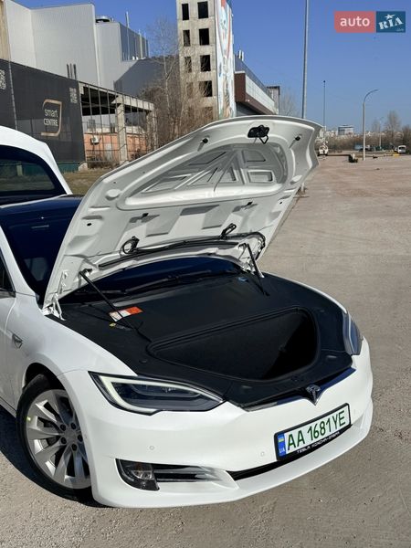 Лифтбек Tesla Model S 2018 в Киеве
