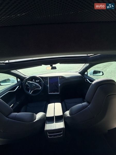 Лифтбек Tesla Model S 2018 в Киеве