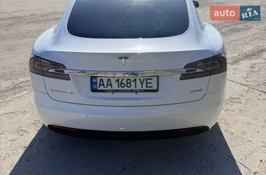 Лифтбек Tesla Model S 2018 в Киеве