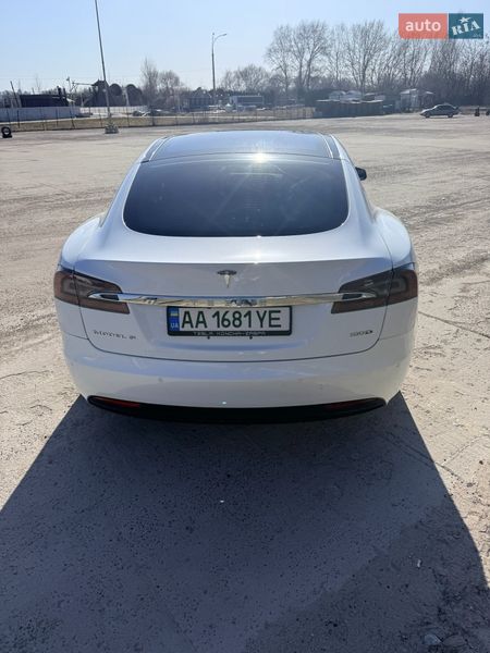 Лифтбек Tesla Model S 2018 в Киеве