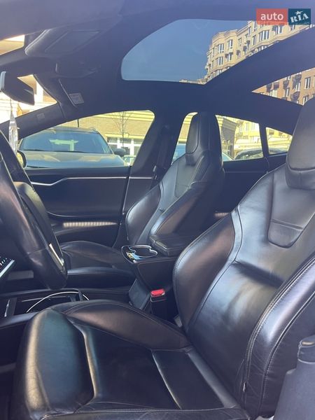 Лифтбек Tesla Model S 2016 в Киеве