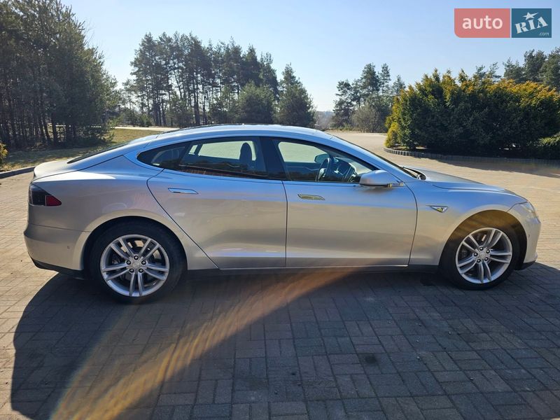 Ліфтбек Tesla Model S 2015 в Судовій Вишні