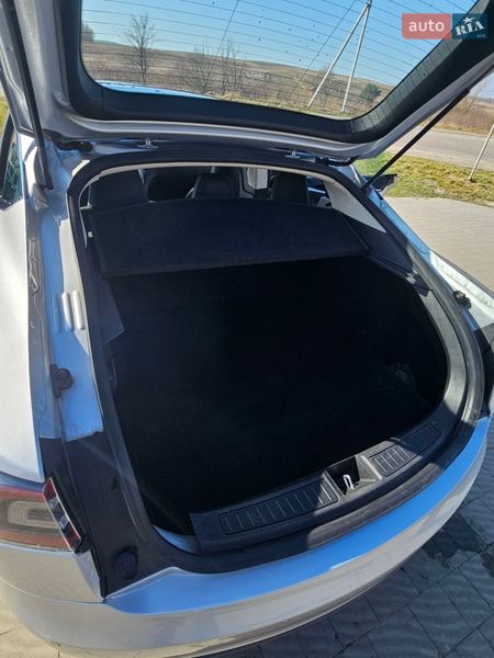 Ліфтбек Tesla Model S 2015 в Судовій Вишні