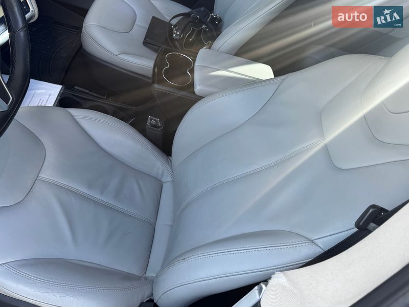 Ліфтбек Tesla Model S 2014 в Прилуках