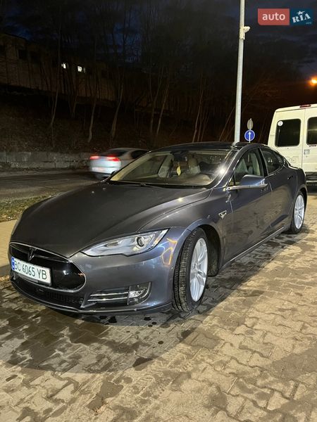 Tesla Model S 2015