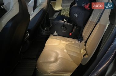 Лифтбек Tesla Model S 2015 в Львове