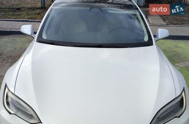 Лифтбек Tesla Model S 2017 в Киеве