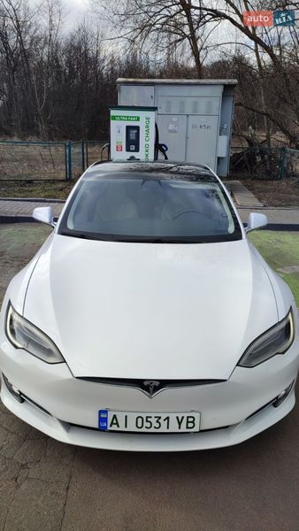 Лифтбек Tesla Model S 2017 в Киеве фото 9 Лифтбек Tesla Model S 2017 в Киеве