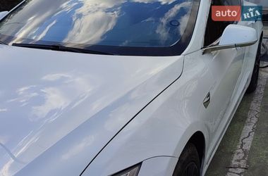 Лифтбек Tesla Model S 2017 в Киеве