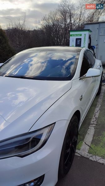 Лифтбек Tesla Model S 2017 в Киеве фото 16 Лифтбек Tesla Model S 2017 в Киеве
