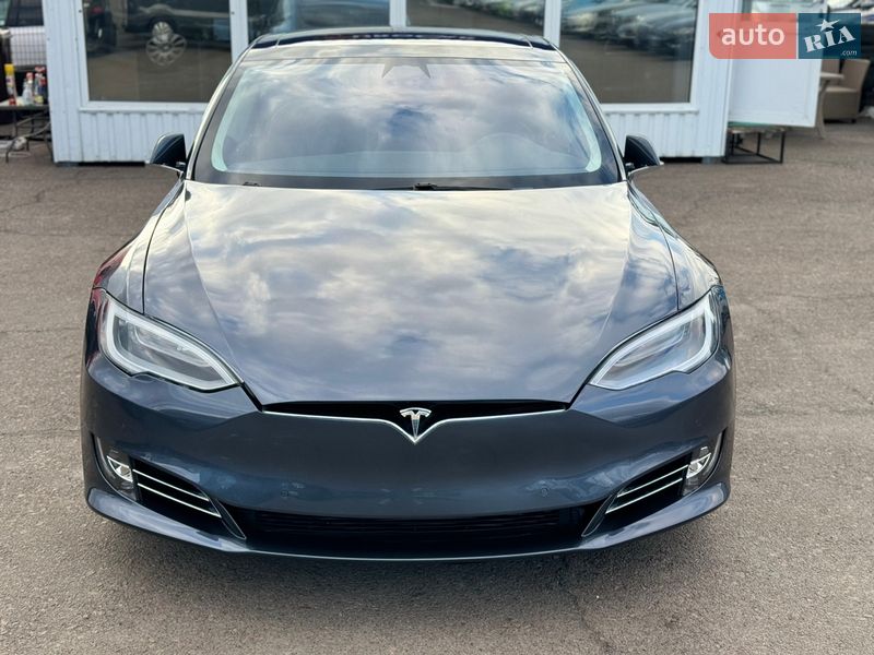 Ліфтбек Tesla Model S 2017 в Києві