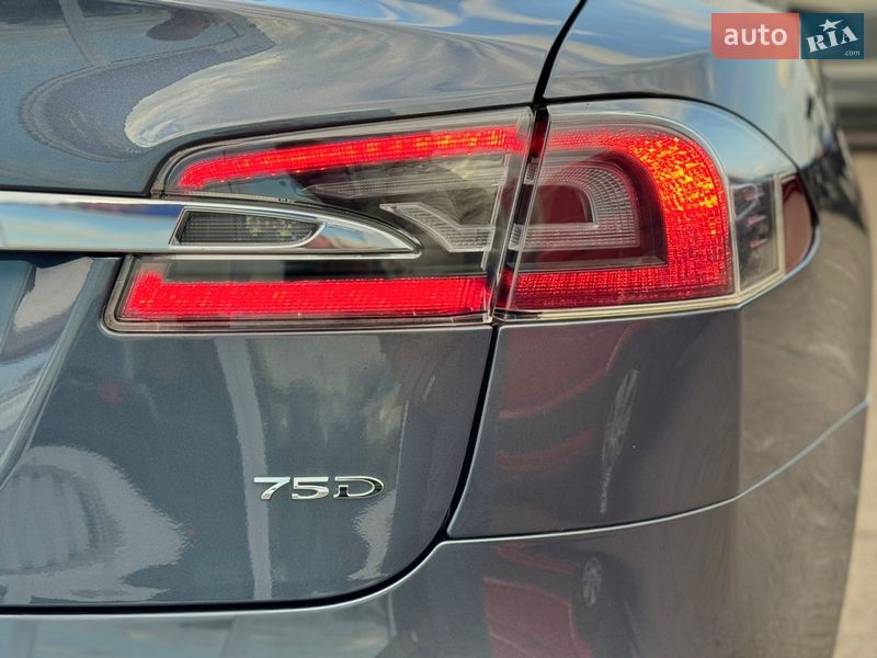 Ліфтбек Tesla Model S 2017 в Києві