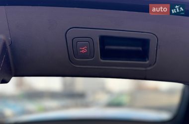 Лифтбек Tesla Model S 2017 в Киеве