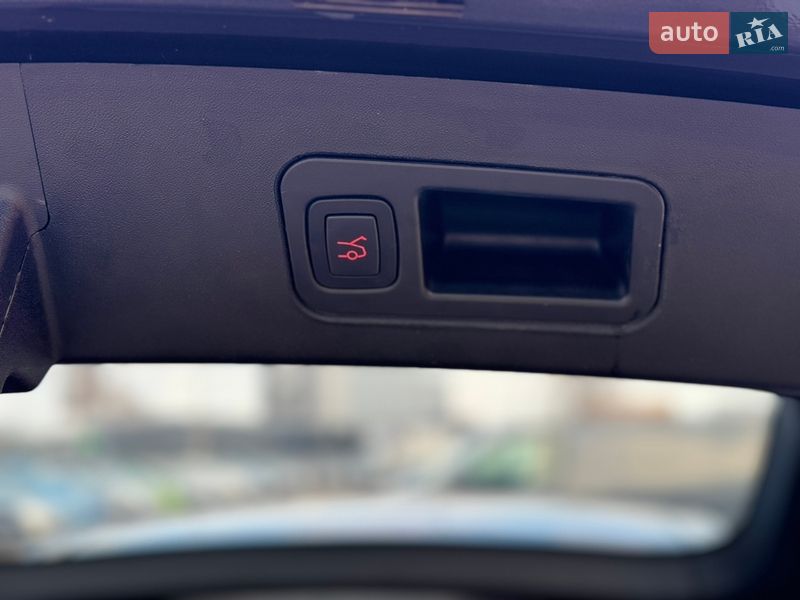 Ліфтбек Tesla Model S 2017 в Києві