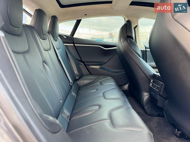 Ліфтбек Tesla Model S 2017 в Києві