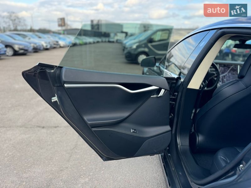 Ліфтбек Tesla Model S 2017 в Києві
