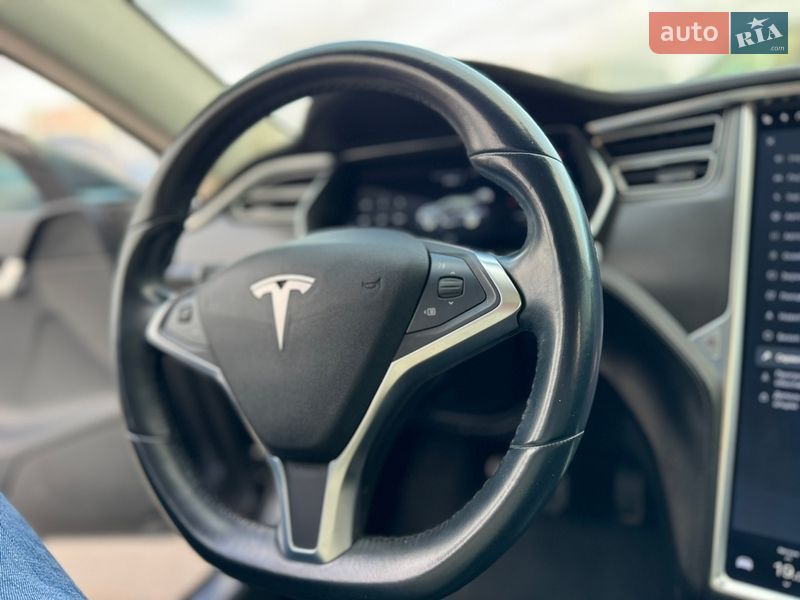 Ліфтбек Tesla Model S 2017 в Києві