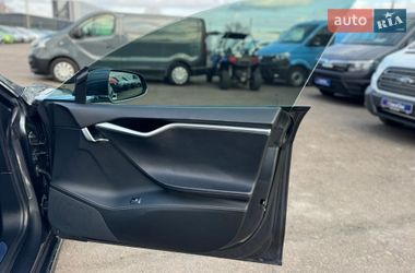 Лифтбек Tesla Model S 2017 в Киеве