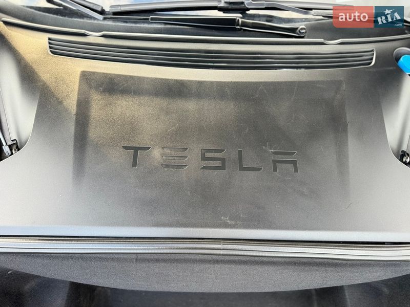 Ліфтбек Tesla Model S 2017 в Києві